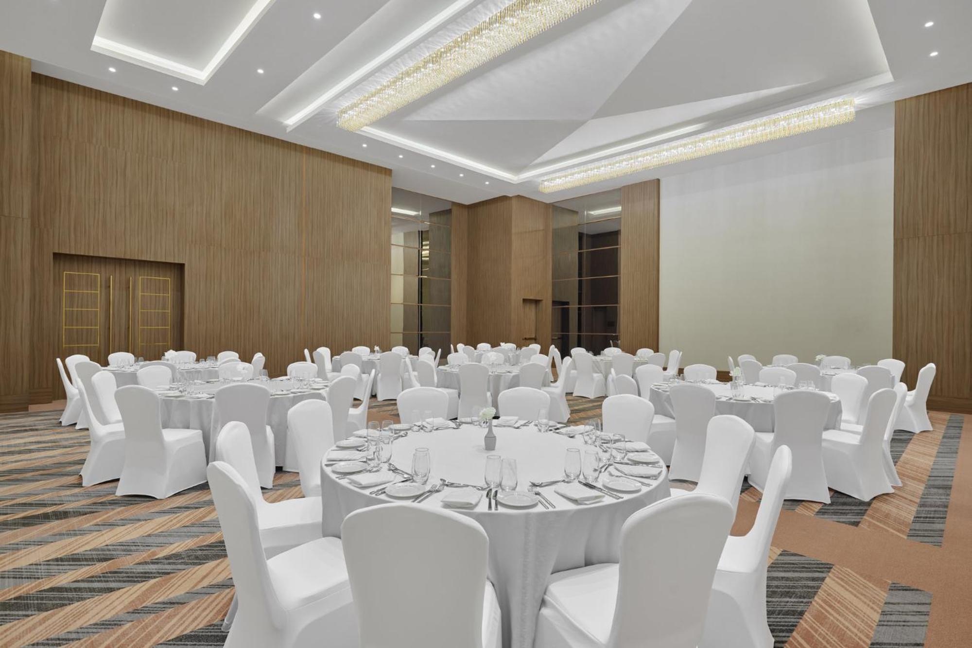 Holiday Inn Tabuk By Ihg Exterior photo